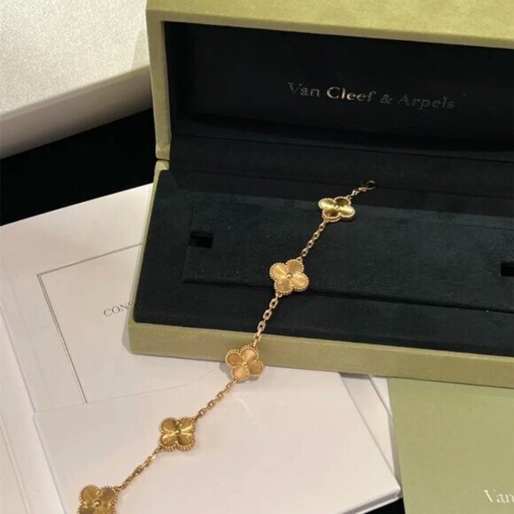 Van Cleef & Arpels Shoes - Authentic Van Cleef & Arpels 18k bracelet